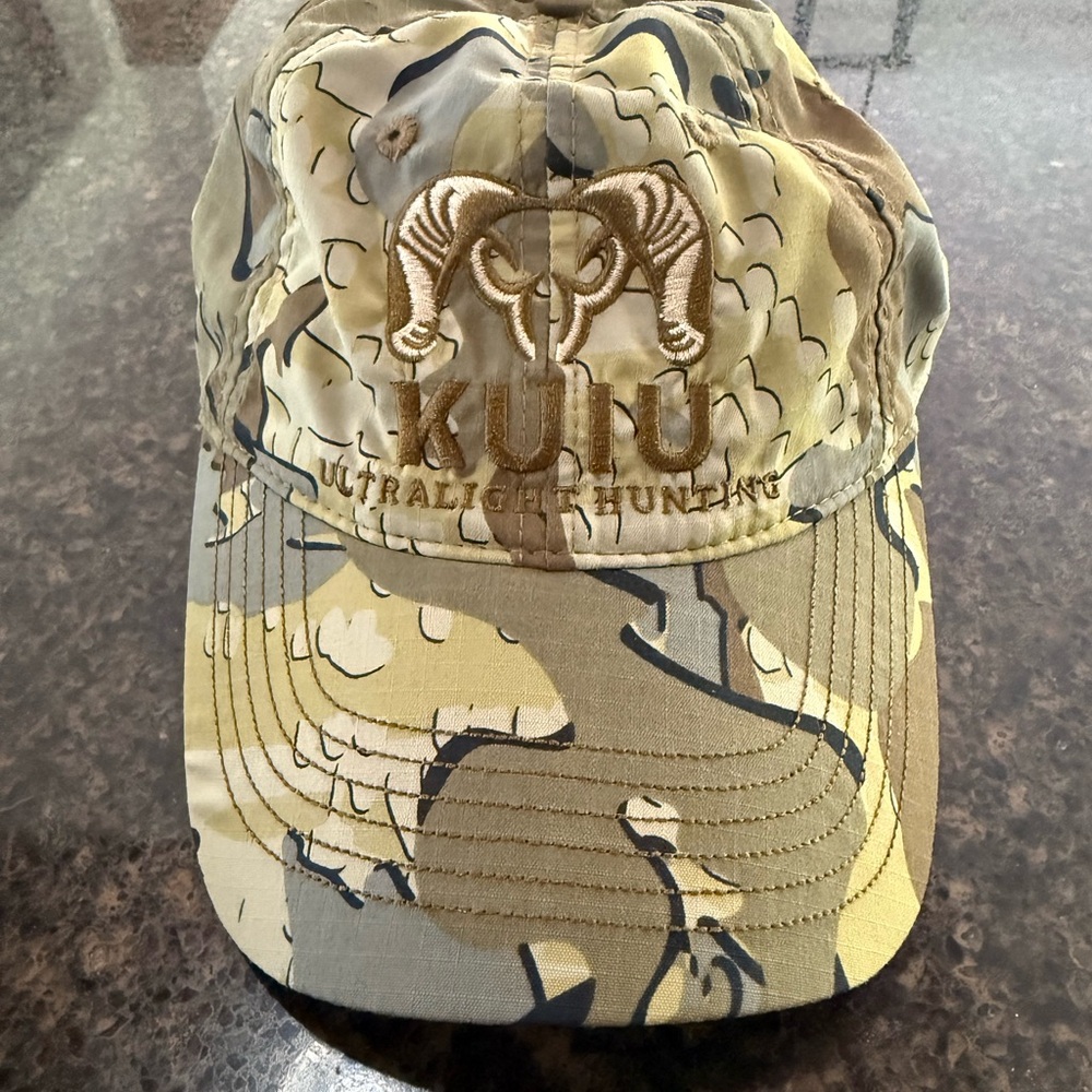 Kuiu Kids Camo Cap in Tan